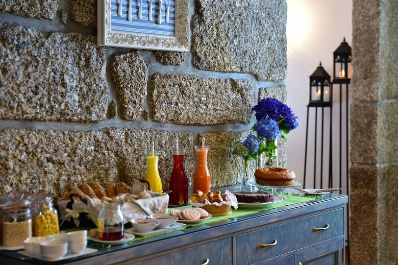 Hostal Solar Egas Moniz-charming House & Local Experiences