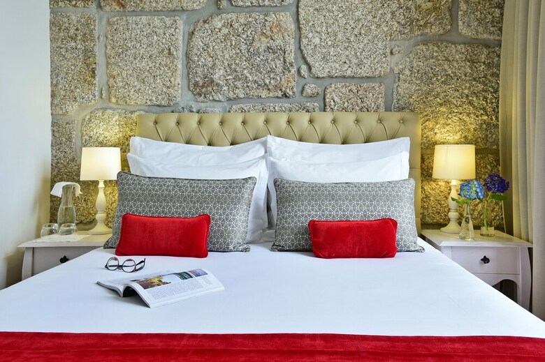 Hostal Solar Egas Moniz-charming House & Local Experiences