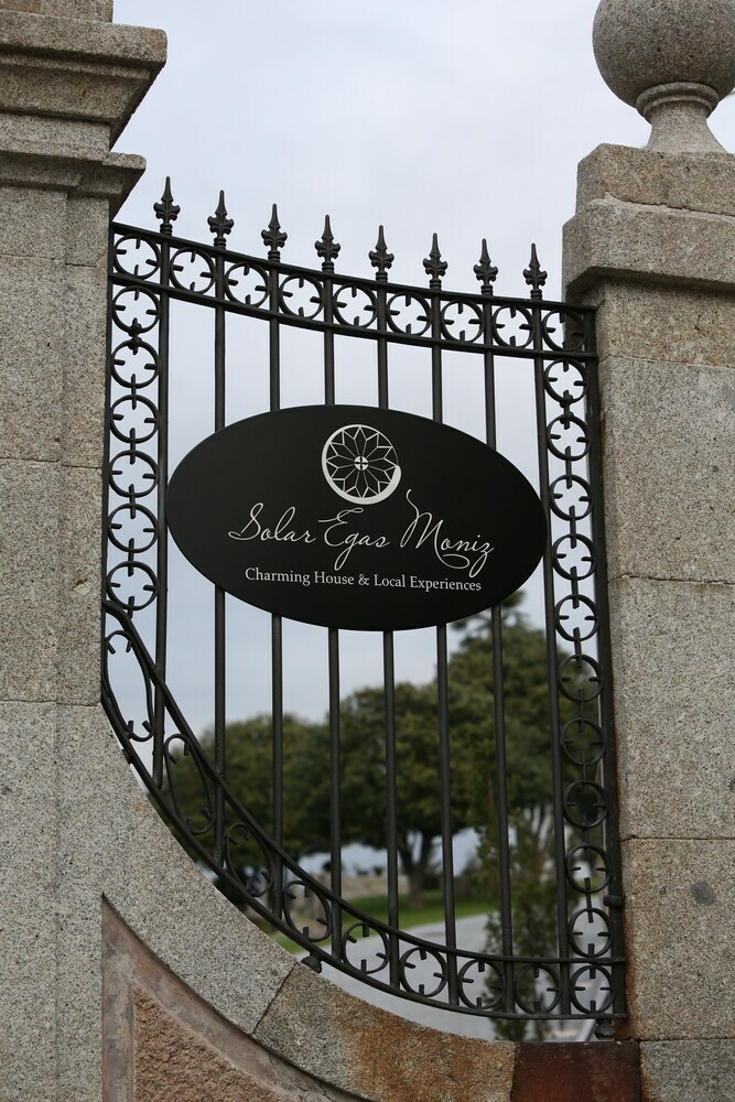 Hostal Solar Egas Moniz-charming House & Local Experiences