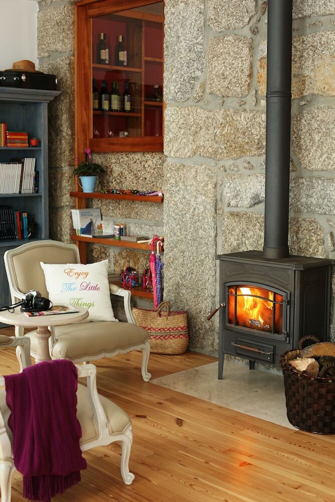Hostal Solar Egas Moniz-charming House & Local Experiences