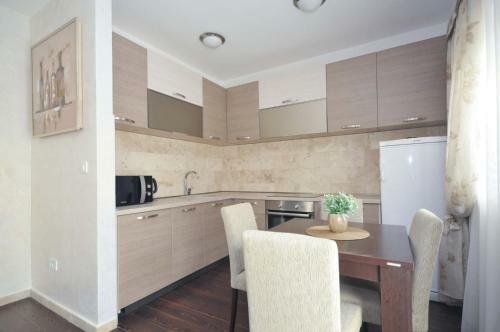 Seaside Apartments Petrovac