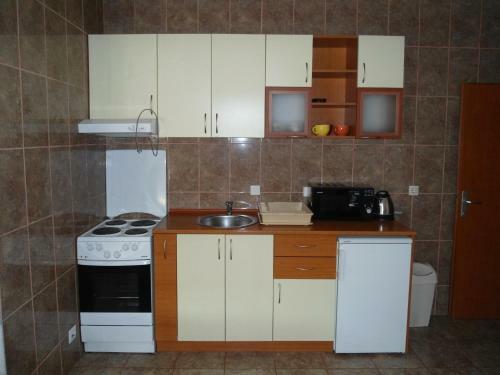 Lazar Apartments
