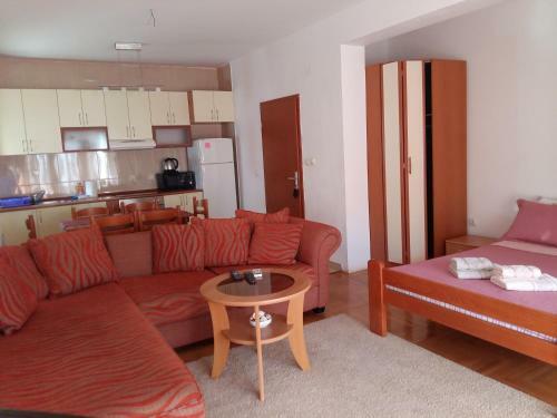 Lazar Apartments