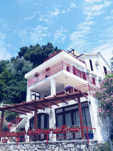 Apartments Almaja Villa