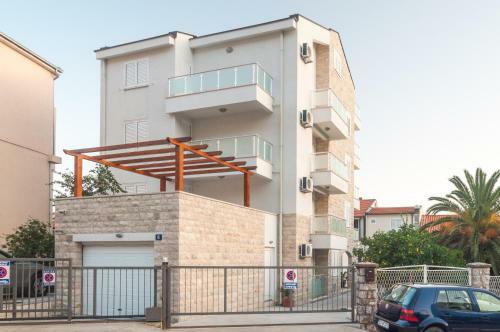Apartments Lila Aurea