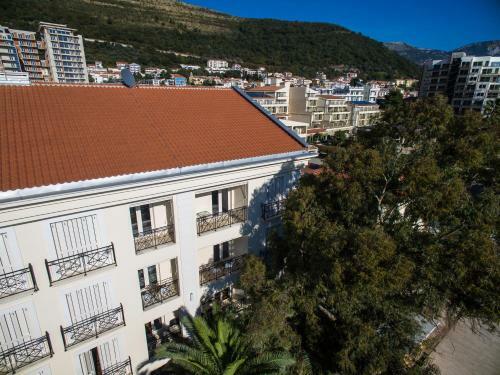De Lux Apartments