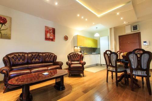 De Lux Apartments