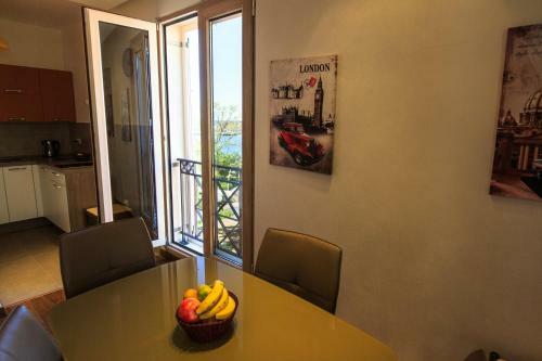 De Lux Apartments