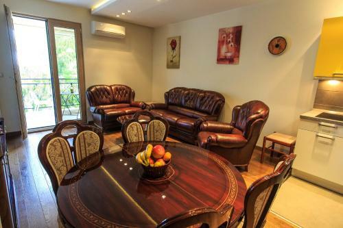De Lux Apartments
