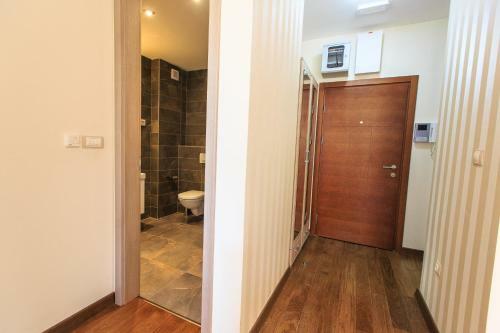 De Lux Apartments