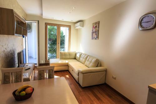 De Lux Apartments