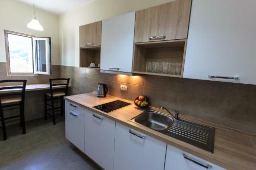 De Lux Apartments