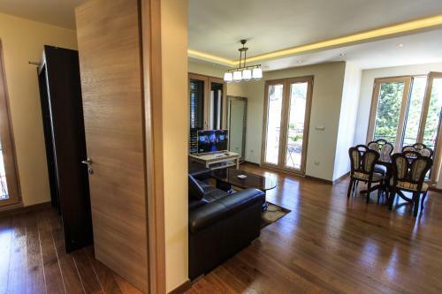 De Lux Apartments