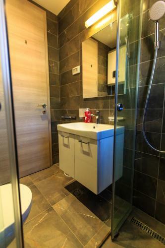 De Lux Apartments