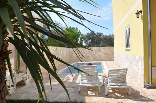 Apartments Villa-g Lustica