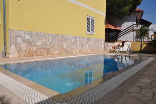 Apartments Villa-g Lustica