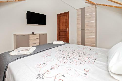 Apartments Isja