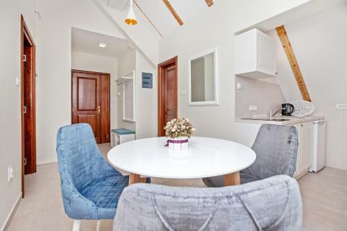 Apartments Isja
