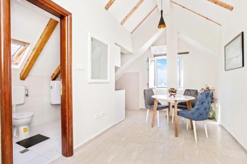 Apartments Isja