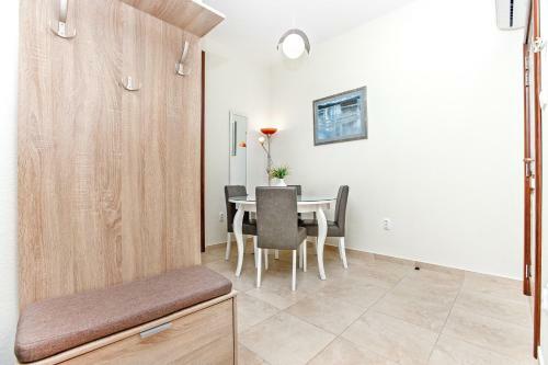 Apartments Isja