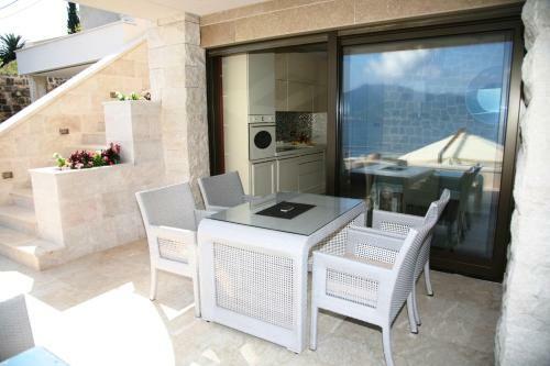 Luxury Seafront Villa Perfetto