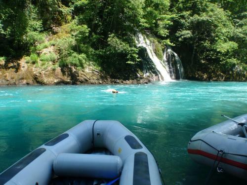 Hostal Rafting Blue River Tara