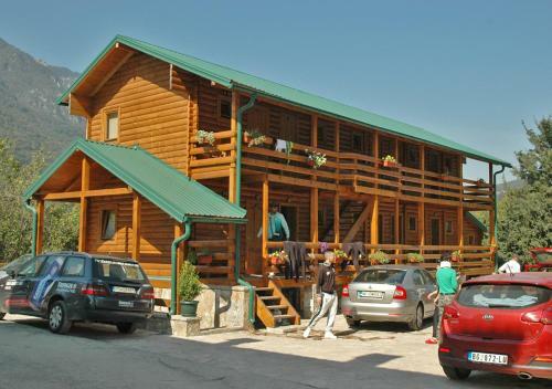 Hostal Rafting Blue River Tara
