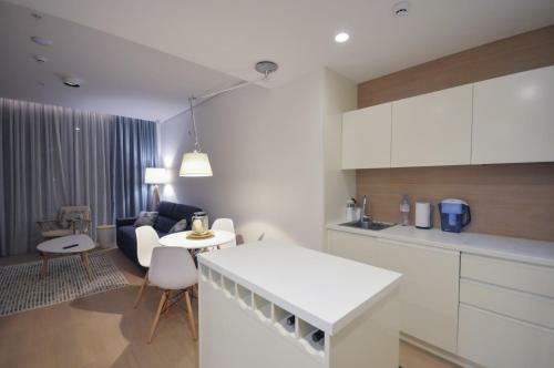 Leona Residences Apartment