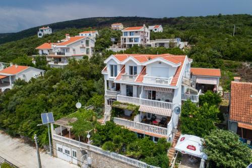 Sea Oasis Apartments - Milosevic