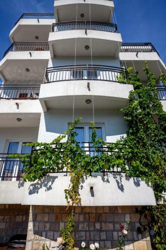 Villa Maria Apartments