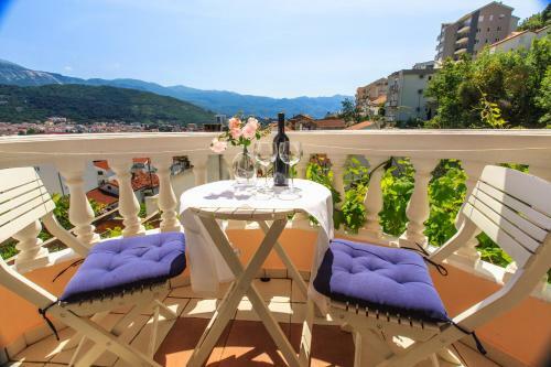 Hostal Damonte ? Apartments And Rooms