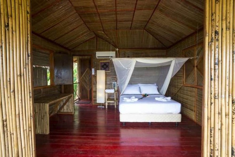 Hotel 9 Huts On A Hill