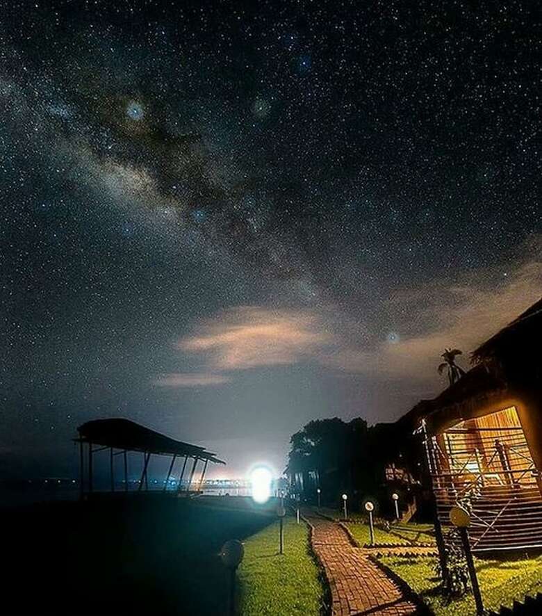 Hotel 9 Huts On A Hill