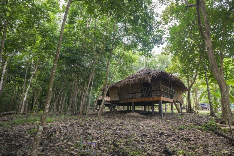 Hotel 9 Huts On A Hill