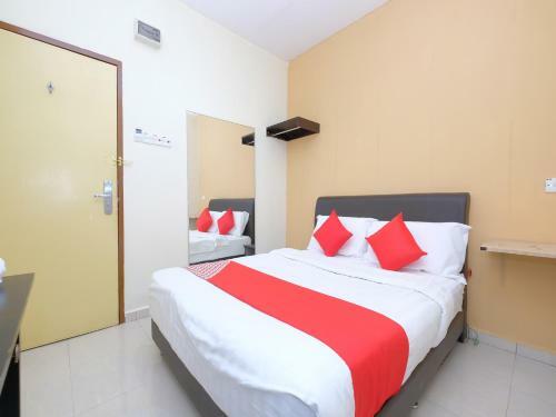 Hostal Oyo 89493 Q Hotel