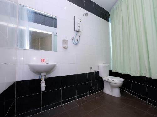 Hostal Oyo 89493 Q Hotel