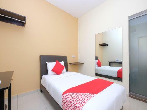 Hostal Oyo 89493 Q Hotel