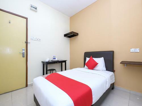 Hostal Oyo 89493 Q Hotel