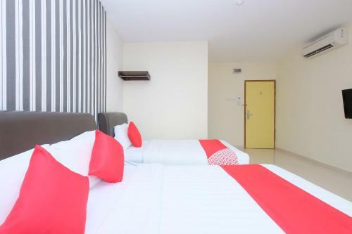 Hostal Oyo 89493 Q Hotel