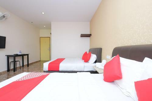Hostal Oyo 89493 Q Hotel