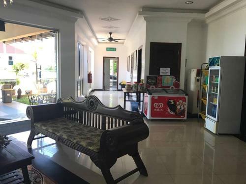 Posada Teluk Lipat Seaview Inn