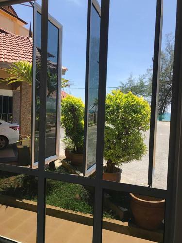 Posada Teluk Lipat Seaview Inn