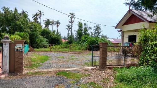 Mnyf Beach Homestay