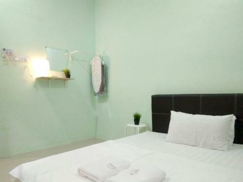 Hostal Anggun Beach Guest House