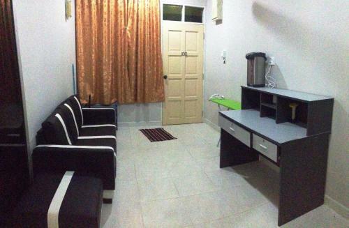 Hostal Anggun Beach Guest House