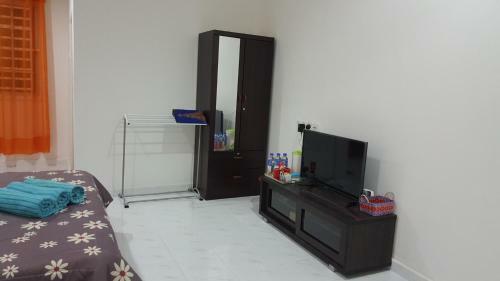 Motel Mama Iman Guestroom