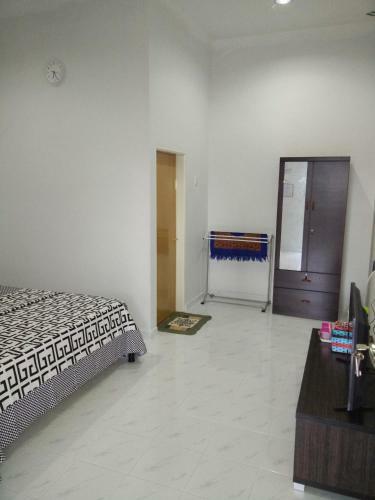 Motel Mama Iman Guestroom
