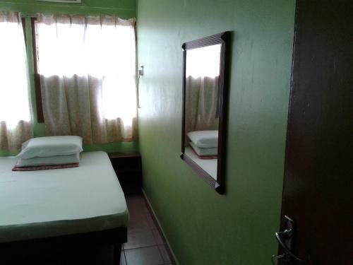 Hostal Guesthouse Hotel Malaya
