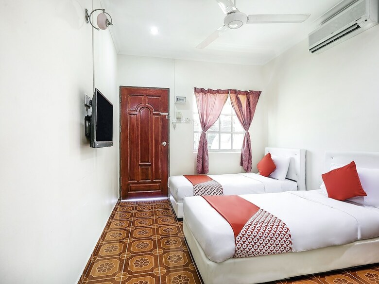 Hotel Oyo 491 D'anjung Inn
