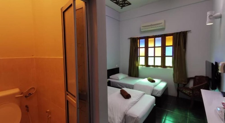 Hotel Sabak Awor Resort